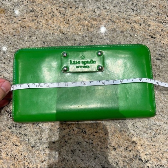 Vintage Authentic Kate Spade GREEN long wallet. Color of the season. Hot-fire! - Picture 3 of 10